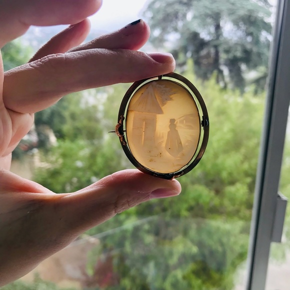 Antique Victorian Rebecca at the Well Cameo Brooch - Picture 8 of 9